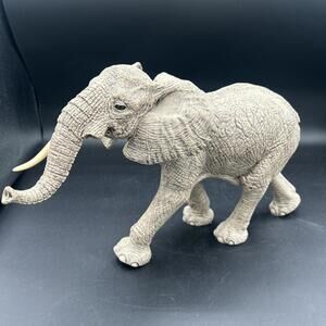 Martha Carey The Herd Elephants  Figurine#3132 Gypsy, No Tail, Missing Tusk